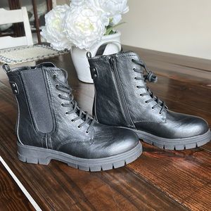 Brand nwot ankle boots